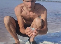 В Одессе люди вышли на добычу бесплатной соли