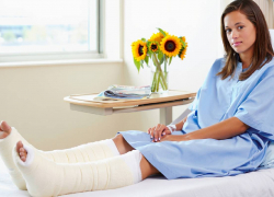 В Одессе 17-летняя девушка сломала обе пятки, убегая от матери к своему парню