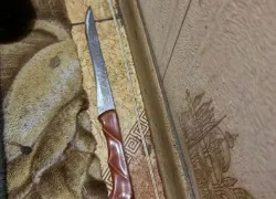 В Одессе мужчина с ножом устроил дебош в подъезде - фото
