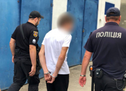 В Одесской области мужчина превратил голову сожительницы в огромный синий арбуз