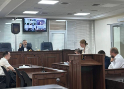Из кресла посла на скамью подсудимых: уроженку Одессы подозревают в незаконном обогащении