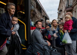 Жители Одессы, Киева и Днепра эвакуируются в Россию через Польшу