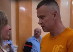 В Одессе депутат пришел на заседание в одежде за 300 тысяч рублей