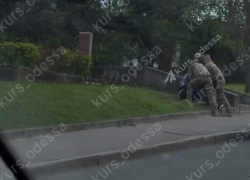 В Одессе дети напали на сотрудников ТЦК, защищая прохожего