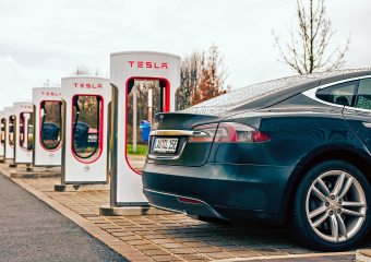 В Одесской области в декларации депутатки нашли Tesla по заниженной стоимости