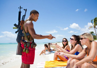 Гранатомёты, автоматы и боеприпасы в Одесской области продают прямо на пляже