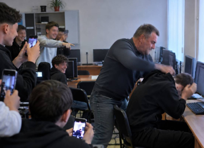 Студенты довели преподавателя до срыва: появилось новое видео из Измаила