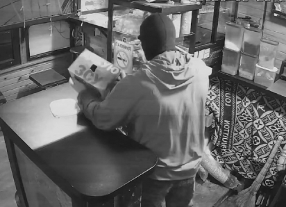 В Одессе военком украл коробку с пожертвованиями для ВСУ в наливайке