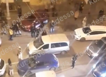 В Одессе водители перекрыли дорогу автобусу ТЦК, чтобы спасли мобилизованного