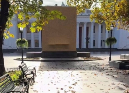 Захарова раскритиковала заколачивание памятника Пушкину в Одессе