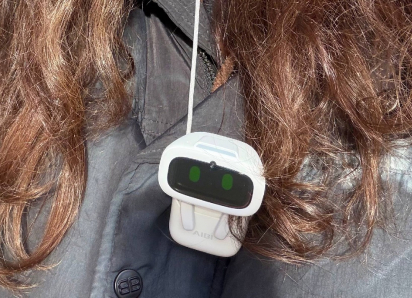 Мать звезды «Слова пацана» оставила сына в России и завела себе робота