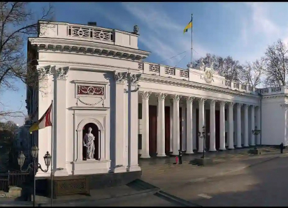 В Одессе вводят трудовую повинность для ликвидации последствий обстрелов