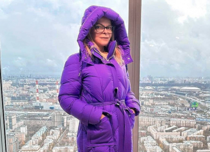 Начинавшая карьеру в Одессе Лариса Долина окончательно покинула квартиру в Хамовниках — видео с момента выселения