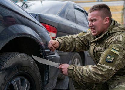 В Одесской области военные нападают на прохожих, воруют и морально насилуют