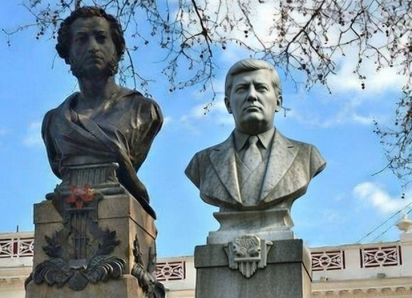 В Одессе предложили убрать бюст Пушкина и поставить на его месте Трампа