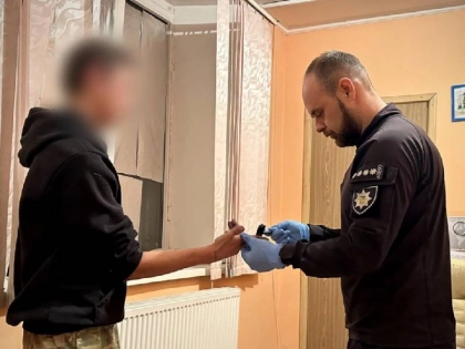 В Одессе двое мужчин жестоко избили и ограбили прохожего