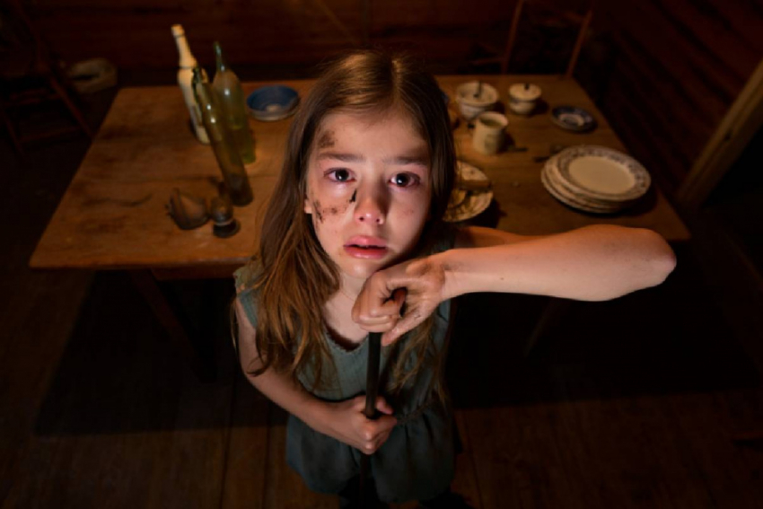 Море крови, во рту отрезанный член: на Одещине юная маньячка расправилась с педофилом