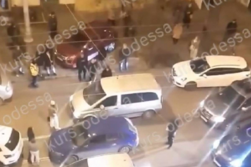 В Одессе водители перекрыли дорогу автобусу ТЦК, чтобы спасли мобилизованного