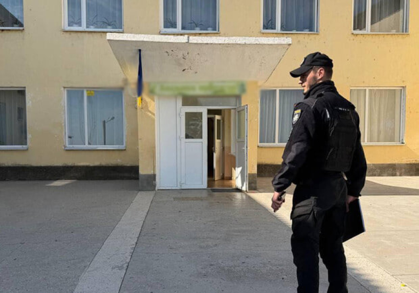 18-летний одессит пытался стрелять в восьмиклассника из пистолета ради видео
