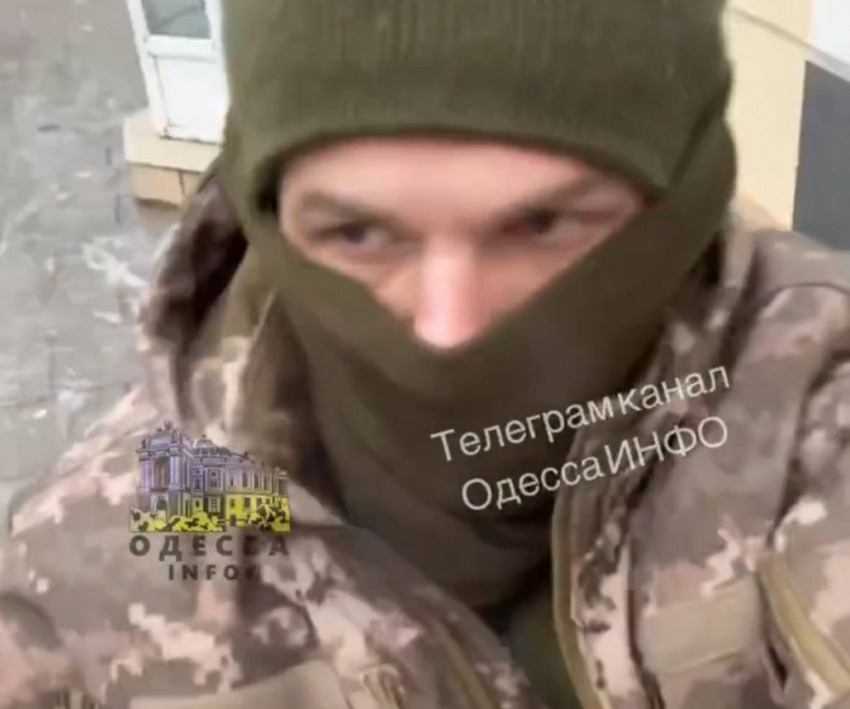 Военкомы в Одессе начали замазывать номера машин и скрывать лица