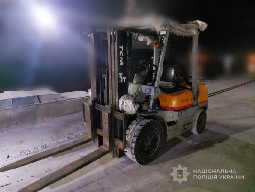 В Одесской области пьяный рабочий на автопогрузчике сбил 61-летнего коллегу насмерть