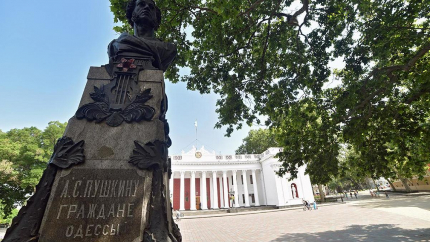 Одесские памятники Пушкину и Воронцову включили в список на снос