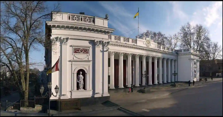 В Одессе вводят трудовую повинность для ликвидации последствий обстрелов
