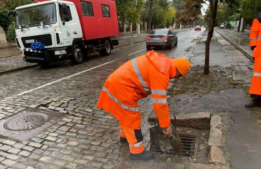 Одессу снова заливает: какие улицы подтоплены и что делают коммунальщики