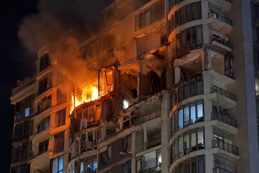 Взрыв и пожар в ЖК «Атмосфера»: в Одессе повреждены две высотки
