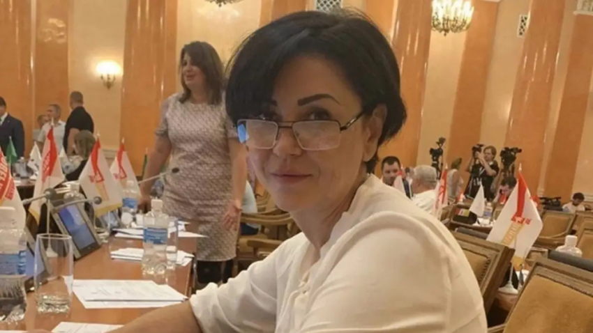 Депутатке Одесского горсовета подарили дом и земельные участки