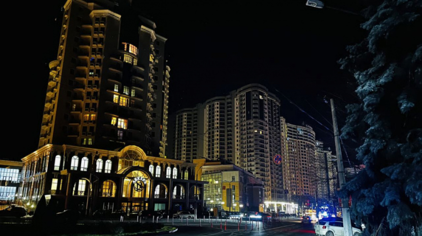 Генераторы для домов и срочный ремонт: как в Одессе пытаются вернуть свет и тепло