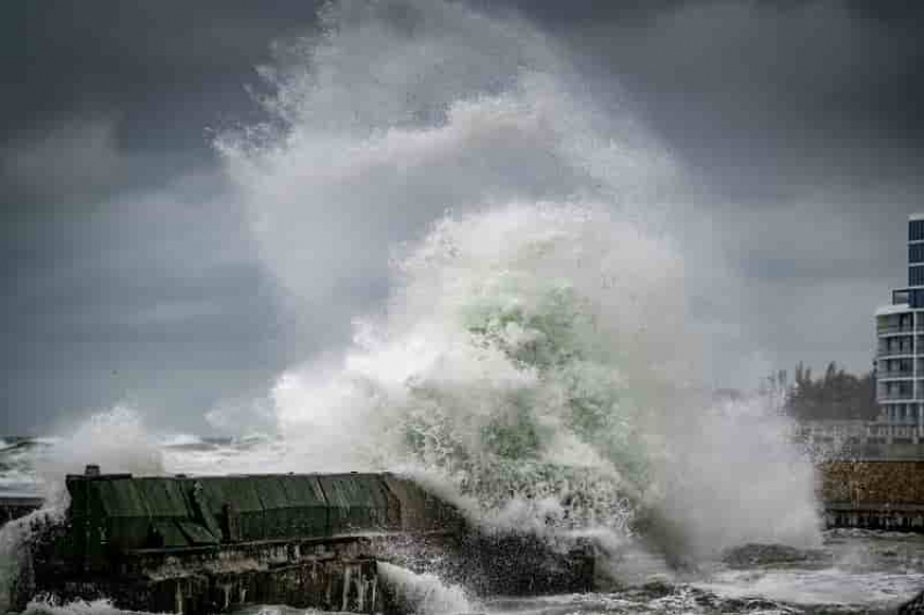 В Одессе объявили желтый уровень опасности из-за ветра, тумана и шторма в море
