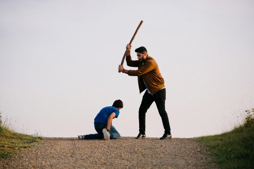 В Одесской области мужчина избил 15-летнего племянника бревном за прогулы в школе