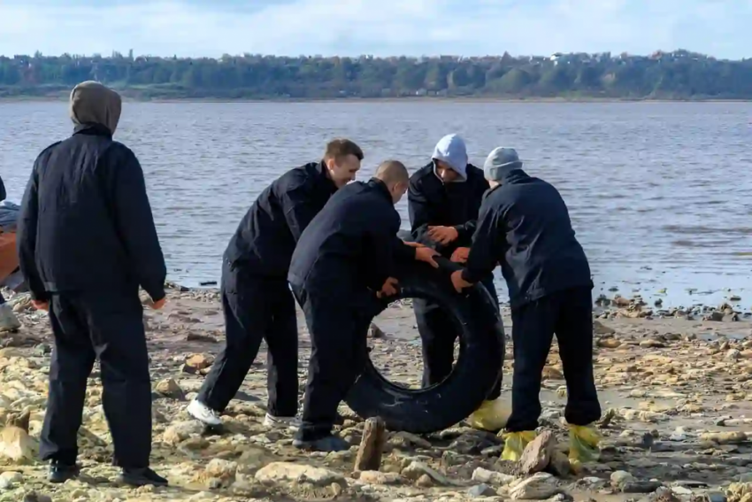В Одесской области паводок принес в Куяльницкий лиман мусор и удобрения