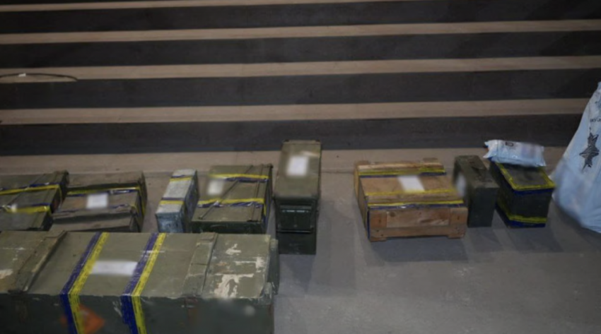 В Одесской области военные выносили оружие со склада и продавали его