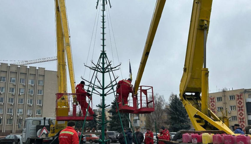 Новости Одессы: первые по заболеваемости ВИЧ, в топе регионов с количеством случаев бешенства животных, а в городе устанавливают елку