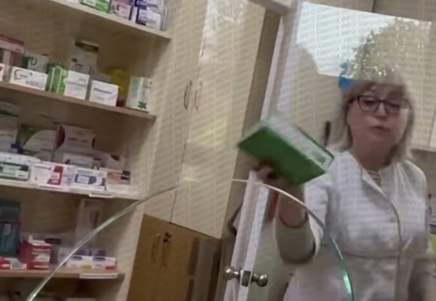 В Одессе фармацевт выгнала посетительницу за просьбу говорить на украинском