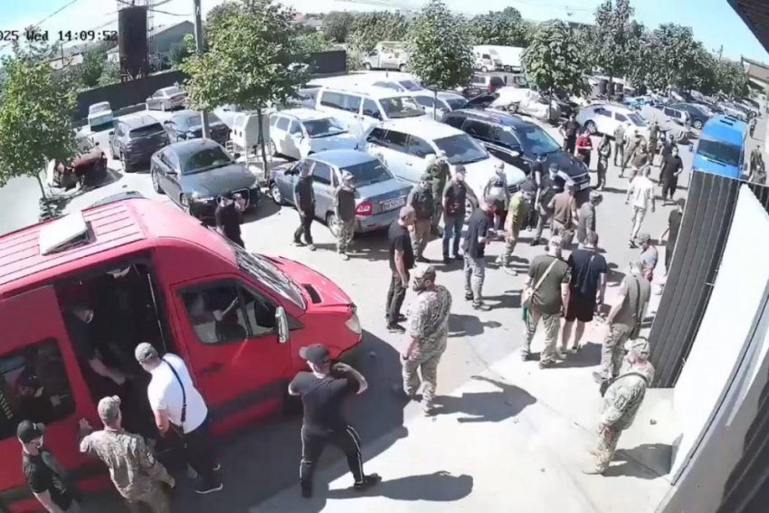 В Одессе произошло массовое побоище между военкомами и призывниками