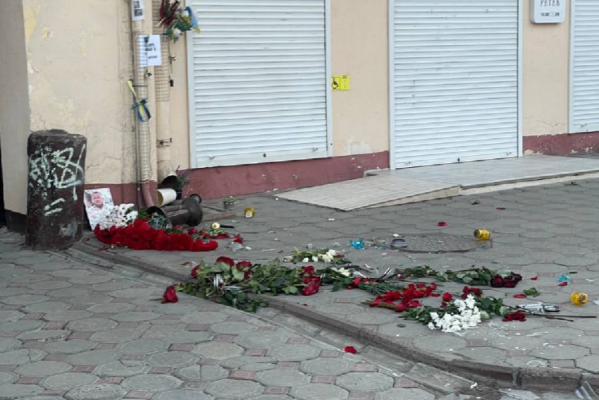 В Одессе неизвестный разгромил мемориал в честь убитого нациста Ганула