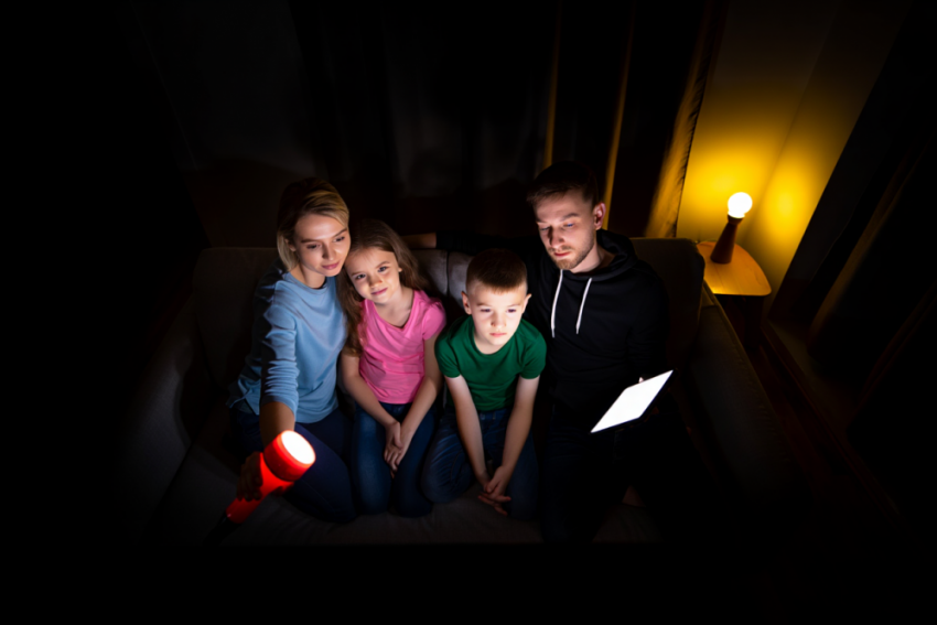 Жители Одессы два месяца сидят без света в электрозависимом доме