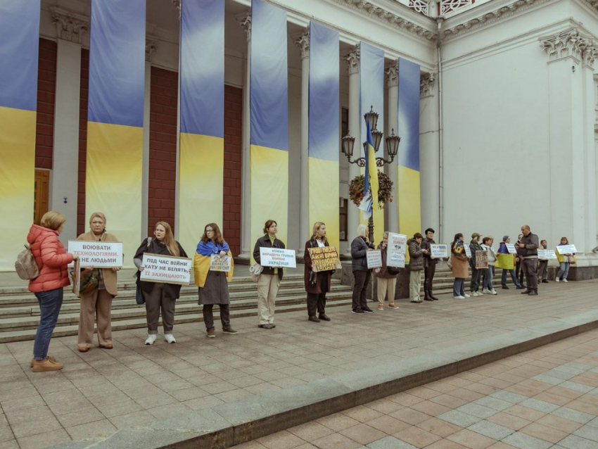 Протесты в Одессе против трат чиновников на фоне последствий ракетной атаки