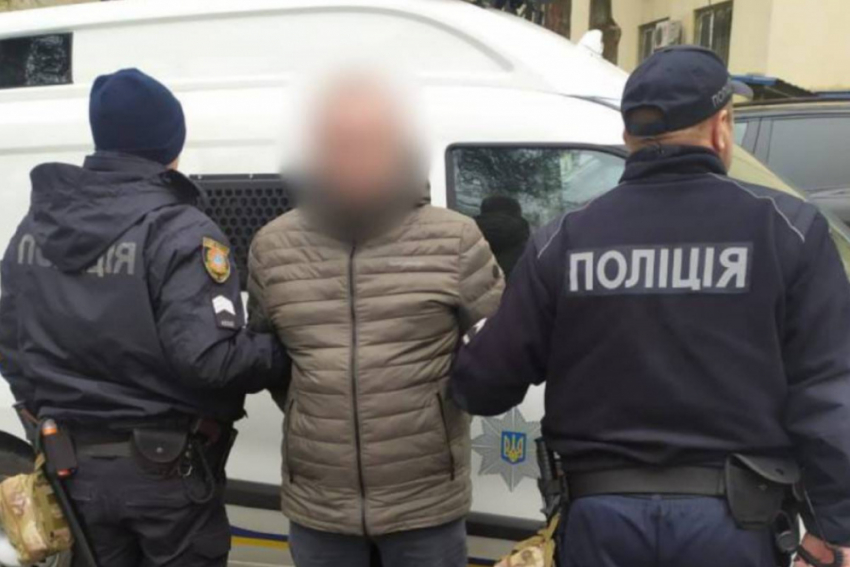 В Одессе мужик ограбил водителя, угрожая игрушечным пистолетом