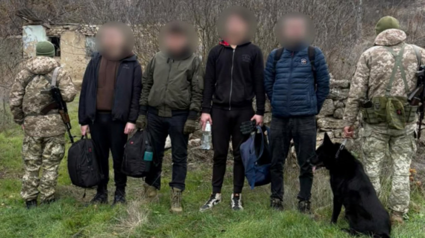 В Одессе служебный пёс задержал трёх уклонистов