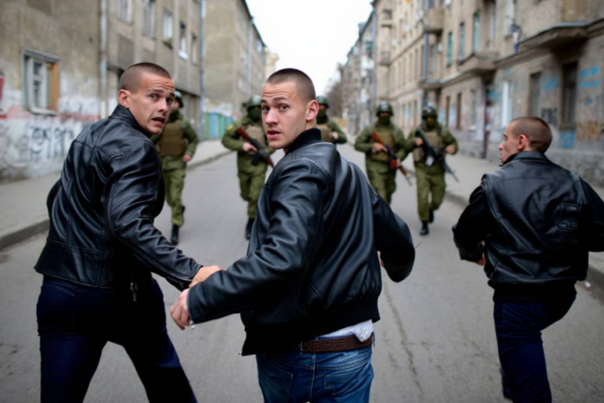 Понаехавшие в Одессу бандеровцы атакованы медузами и теперь ответят за базар