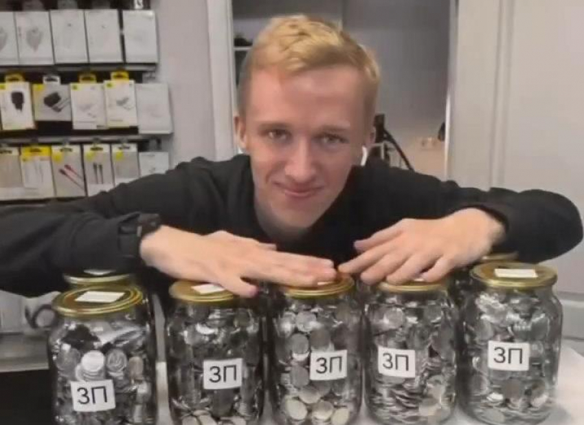 День абсурдного сервиса в Одессе: зарплату выдали мелочью, а заказ растоптали на глазах у клиента