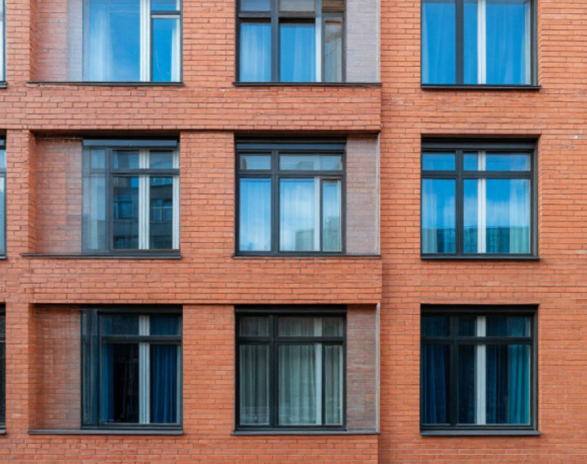 В Одессе мужчина выпрыгнул из окна, убегая от военкомов