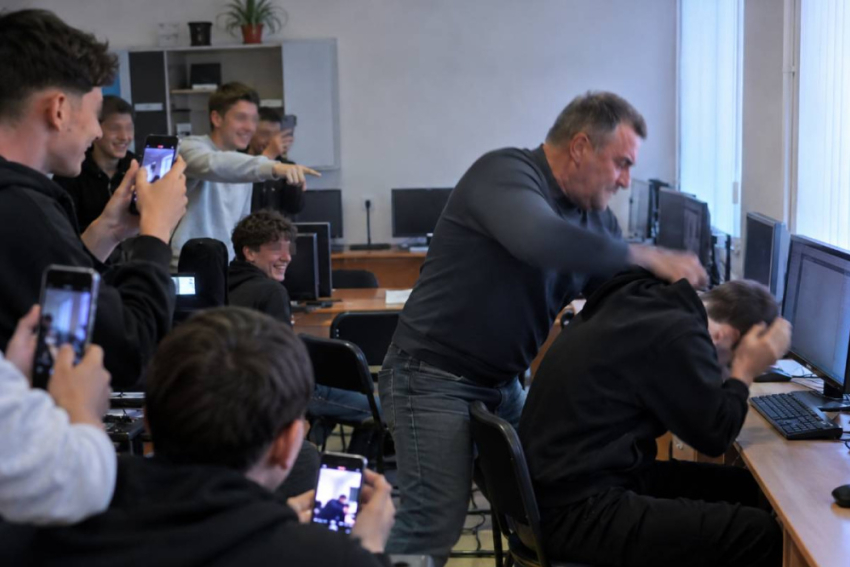 Студенты довели преподавателя до срыва: появилось новое видео из Измаила