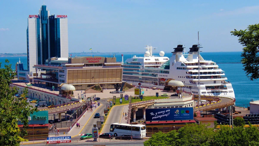 Новости Одессы: День освобождения, взрыв нефтехранилища и покушение на офицера ВСУ