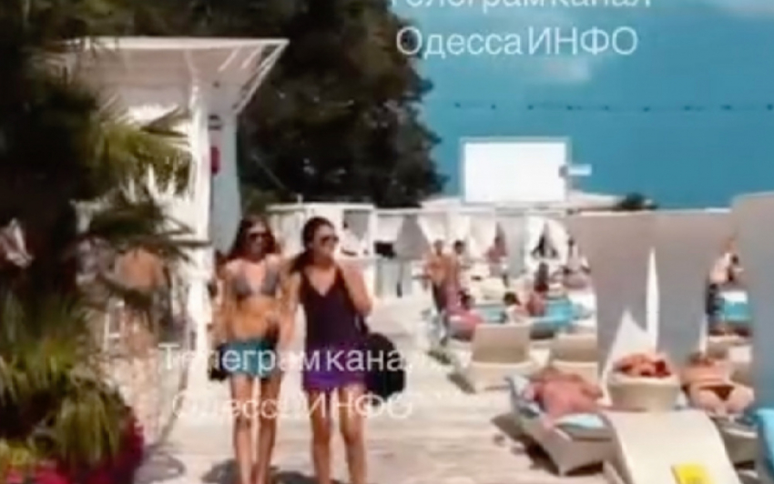 «Здесь много красивых девочек»: видео с Одессой обнаружили в файлах Эпштейна