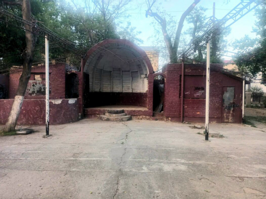 Жительница Одессы подает в суд на мэрию из-за незаконного захвата сквера